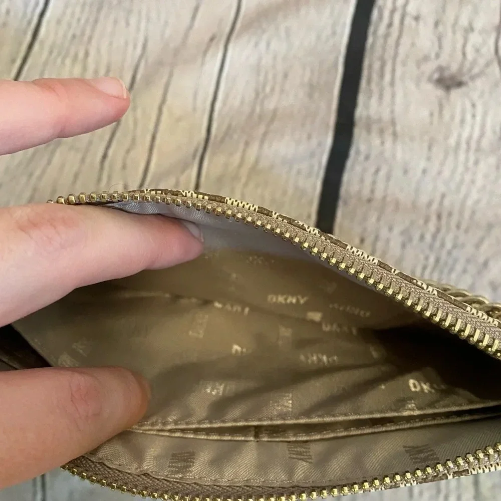 Women’s DKNY Logo Mini Slim Chain Handle Clutch Bag Purse‎ Tan Beige Brown